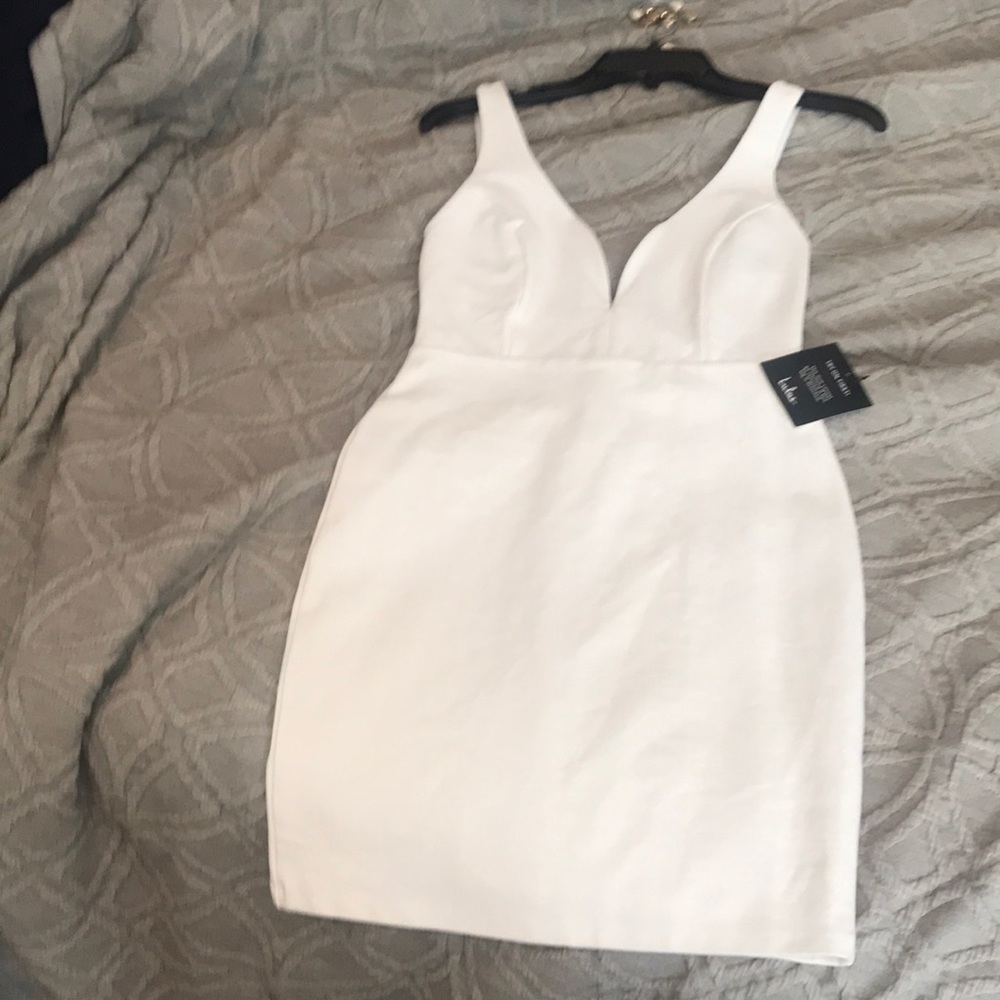 NWT Lulu’s curvy white dress